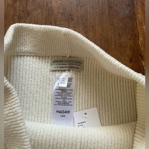 Urban Outfitters Sassi Biker Shorts - Picture 5 of 5